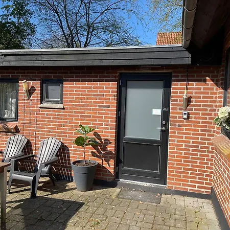 Hébergement de vacances 5 Minute Walk To Lego House - Perfect Location - Studio With Private Entrance - Garden On Site