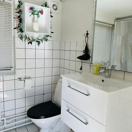Hébergement de vacances 5 Minute Walk To Lego House - Perfect Location - Studio With Private Entrance - Garden On Site *